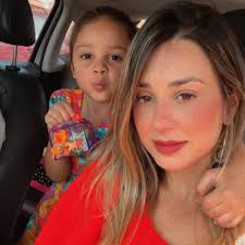 Stream Amanda Serpa Pinto music