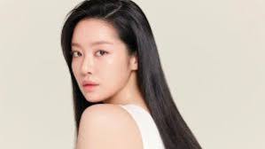 Ling Zheng's Instagram, Twitter & Facebook