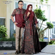 Baju gamis batik memiliki desain yang unik dan menarik perhatian. Desain Baju Batik Gamis Jakarta Diary Hijaber