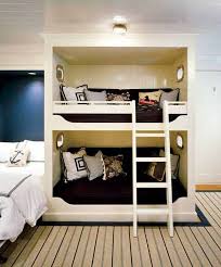 Tempat tidur rendah tersebut akan membuat ruangan terlihat lebih luas. 46 Desain Kamar Tidur Tingkat Minimalis Hemat Tempat Rumahku Unik