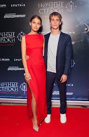 Филипп янковский, биография которого началась в 1968 году, был единственным ребенком в известной актерской семье. Oksana Fandera I Filipp Yankovskij Podderzhali Syna Ivana Na Premere Filma Nochnye Strazhi Ok Ru