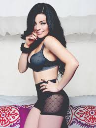 Violeta Isfel derrocha sensualidad en revista