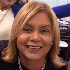 El Dr. Juan José Binet inicia sus estudios teológicos en el Instituto  Bíblico Quisqueyano de la República Dominicana para el año 1980.  Posteriormente se graduó con honores en Licenciatura en Educación, Mención