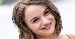 Mini bio (1) joey king started acting professionally when she was four years old. The Kissing Booth 2 Hat Sich Joey King In Diesen Hottie Vom Set Verliebt Bunte De