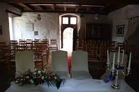 It was restored from 1984 to 1988 in accordance with the regulations pertaining to historical monuments. Datei Witten Von Elverfeldt Allee Haus Herbede Trauzimmer 04 Ies Jpg Wikipedia