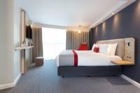 To the hotel is a quick walk from southwark and blackfriars tube stations for easy access around the capital, and the southwark tube station gets you to london city airport in less than half an hour. Holiday Inn Express Southwark An Ihg Hotel London Updated 2021 Prices