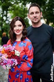 6 march 1984, zaporizhzhia) is a ukrainian journalist, television presenter and actress. Zakohani Yanina Sokolova Ta Valerij Harchishin U Video Somij Den Jetsetter