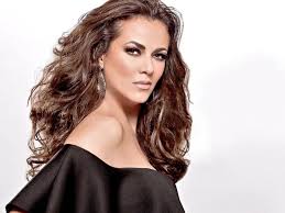 Su cumpleaños, lo que hizo antes de la fama, su vida de familia, curiosidades, popularidad y más. Escote De Edith Marquez El Gran Ganador En Pela De El Canelo