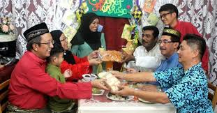 Selamat hari raya aidilfitri 2020. This Is How Malaysian Muslims Celebrate Hari Raya Aidilfitri Sevenpie Com Because Everyone Has A Story To Tell