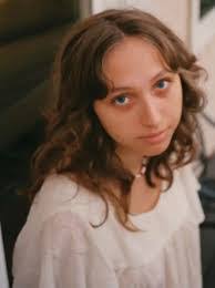 Elsie Richter's Instagram, Twitter & Facebook