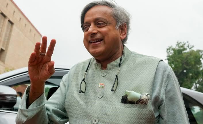 एक्स यूजर ने अंग्रेजी में लिख दी ऐसी बात, शशि थरूर का भी चकराया दिमाग, बोले- भाई आप कहना क्या चाहते हो? | Bhai Aap Kya Kehna Chahte Ho Shashi Tharoor confused