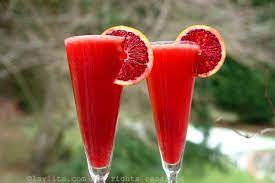 Un Coctel Espumoso De Naranja Roja Y Campari Preparando Con Jugo De Naranja Roja O Sanguina Licor Campari Y Coctel De Sandia Cocteles De Vino Sandia Recetas