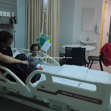 Saya dirawat di rumah sakit selama 9 hari pada tahun 2009, di minggu pertama saya menjadi siswi smp. Pengalaman Rawat Inap Di Rumah Sakit Universitas Indonesia Oh Si Sumayyah