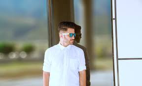 Smart casual is an ambiguously defined western dress code that is generally considered casual wear but with smart (in the sense of well dressed. Smart Casual Was Ist Damit Gemeint Und Wann Tragt Man Ihn