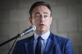 Het kerkelijk huwelijk en hét huwelijksfeest zijn voor september volgend jaar gepland. Bart De Wever Springt In De Bres Voor Tom Van Grieken Hij Het Belang Van Limburg Mobile