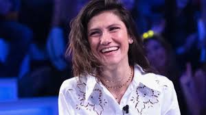 Sono rispettivamente il primo uomo ad essere stato vaccinato contro il coronavirus e la prima cittadina elisa granato twitta: Elisa Toffoli Conoscete Il Marito Insieme Da Una Vita