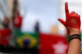 Ap&oacute;s aguardar em v&atilde;o, militantes encerram ato pr&oacute;-Lula em Curitiba | Exame
