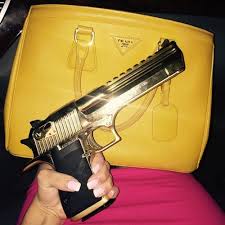 Pin De Mereditn En Fondos En 2020 Armas De Chicas Armario De Armas Fotos De Tumblr