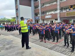 Sedikit ceramah motivasi untuk pelajar sekolah menengah kebangsaan kompleks gong badak, kuala terengganu pertengahan 2011. Smk Kompleks Tok Adis Jalan Haji Abdul Rahman Limbong Kuala Terengganu 2021