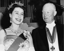 英國女王的丈夫菲利普親王（prince philip，duke of edinburgh）周三（8月2日） 愛丁堡公爵當天會見了英國皇家海軍陸戰隊員。 96歲的菲利普親王今年5月宣佈了自己即將退休的消息，在此之前的數十年時間裏，他一直陪伴女. åœ–è¼¯ ç´°æ•¸è‹±åœ‹å¥³çŽ‹èˆ‡ç¾Žåœ‹ç¸½çµ±çš„æœƒé¢ Bbc News ä¸­æ–‡