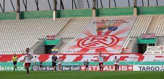 All information about rw essen (regionalliga west) current squad with market values transfers rumours player stats fixtures news. Westschlager Bei Rot Weiss Essen Vor 300 Zuschauern Sc Preussen Munster