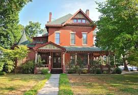 Inside Two Of The Most Famous Historical Homes In Springfield Old House Dreams Victorian Homes Historic Homes