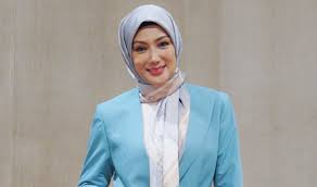 Ucapkanlah yusry erra fazira konsert empayar krujaan. Erra Fazira Masih Bertegur Dengan Bekas Bekas Suami