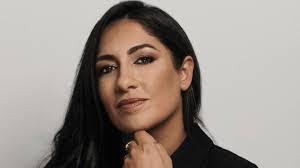 Delia Summers's Instagram, Twitter & Facebook