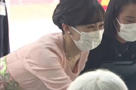 佳子 さま 胸 チラ