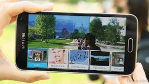 The galaxy s5 comes with a 5.1″ super amoled 1080p display, a snapdragon 801 processor, a 16mp camera, 16 or 32gb of internal storage with microsd expansion support, and ships with android 4.4.2 out of the box. Samsung Galaxy S5 Camera The Best Features For Quality Pics Video Nextpit