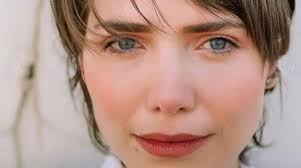 Letícia Colin mostra foto raríssima de seu bebê e impressiona: “iguais”