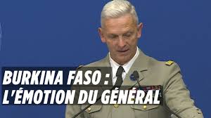 Le général françois lecointre a soumis il y a plusieurs mois au président de la république sa emmanuel macron remercie tout particulièrement le général lecointre pour son action inlassable à. Commandos Tues Au Burkina Faso L Emotion Du General Lecointre Youtube