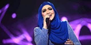 Siti nurhaliza lagu pilihan terbaik best audio. Begini Respon Adem Siti Nurhaliza Soal Insiden Bendera Terbalik Sea Games 2017 Kapanlagi Com