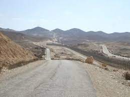 לאורכו של הכביש, בין הרים עד לגובה של קמ מעל פני הים, מתגלים נופי מדבר מרהיבים בואכה סיני. ×›×'×™×© 10 Inature