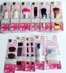 ダイソー購入品 春姫シリーズの新しく出たのを色々買って来ました まだ顔に使ってないので使い心地は分かりませんが 触った感じはメッチャ良かったです でも ミニブラシセットはダメでした 購入品 ダイソー 春姫 メイクブラシ メイク ダイソー コスメ