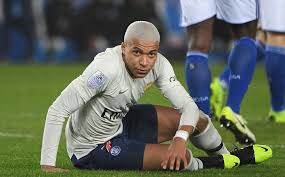 Yes mbappe grew up prioritizing football and did. Psg Star Mbappe Blonde Haare Statt Goldener Ball Sky Sport Austria