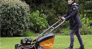The castelgarden xe 866 b sit on lawn mower comes with a single cutting blade so that you can get that perfect cut you have always desired. Top 10 Best Lawnmowers 2020 Honest John Kit Honest John