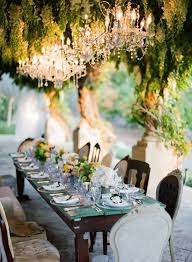 Mixmatch De Chaises Et De Chandeliers 3 Hochzeitsdekoration Hochzeitsblumen Hochzeitsdeko
