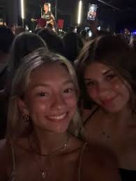 Victoria Tom (@tori.tom) • Instagram photos and videos