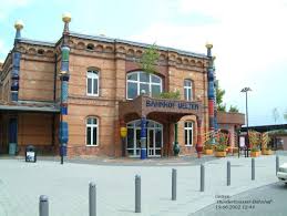 The uelzen railway station is a crossing station in uelzen at the eastern edge of the lüneburg heath nature park in northeastern lower saxony.after the railway. Bahnhof Uelzen Uelzen Structurae