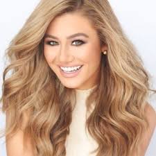 Lindsey Hess (@LindseyOnTV)