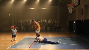 Polislik mesleğine uygun olmayan, deyim yerindeyse. Boyle Basketbol Hocasi Gorulmedi