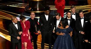 With viggo mortensen, mahershala ali, linda cardellini, sebastian maniscalco. Controversial Race Drama Green Book Grabs Top Prize At Oscars Channels Television