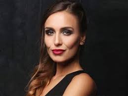 Karşılarında ise selin genç, polen emre ve alayça öztürk gidişoğlu bir takım oldu. Erkenci Kus Oyunculari Kadrosu Gercek Isimleri Cast Listesi
