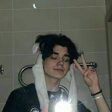 اخذته اخذتيه فولو in 2021 cute emo boys aesthetic boys beautiful boys