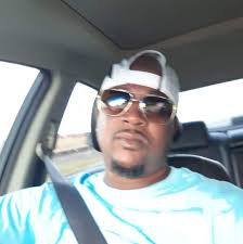 🎊Happy Birthday to our phenomenal Owner/CEO and skincare guru, Azizi! 🎂  For five years, she's been a driving force, inspiring women entrepreneurs  and crafting those incredible, scent-filled body butters we all adore.