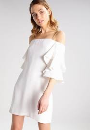 169.90 ( ) disponible chez : Vetements Marciano Guess Cady Robe De Soiree Optic White Blanc Casse 199 00 Chez Zalando Au 26 X2f 02 X Mini Robe Idees Vestimentaires Robe De Soiree