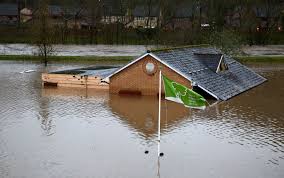The country has a long history of destructive flooding that has had very adverse impacts on lives and property. Overstromingen Door Storm Dennis Veel Britten Moeten Evacueren