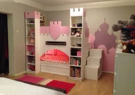 17 Facons Originales De Modifier Le Lit Kura D Ikea Idee Decoration Chambre Lit Chateau