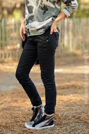 Des tenues professionnelles adaptées à vos activités : Pantalon Noir Ceinture Lacet Horizons Lointains